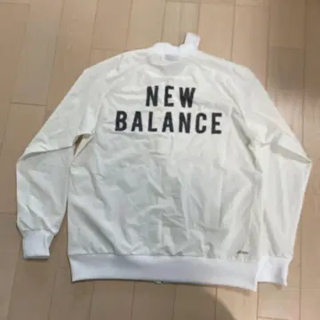 NEW BALANCE 화이트 자켓 UV 컷