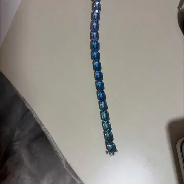 블루 계열 에메랄드 컷 목걸이 스와로브스키