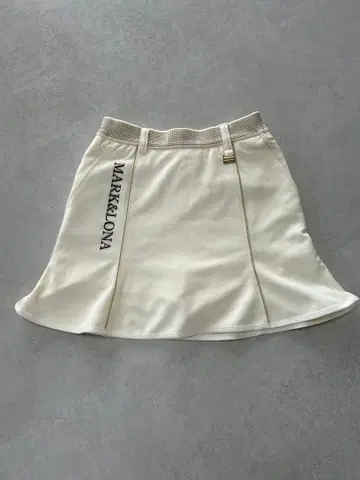 MARK&LONA 화이트 스커트