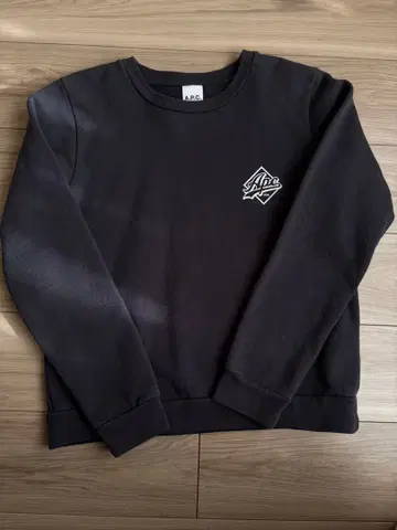 A.P.C. 네이비 크루넥 맨투맨