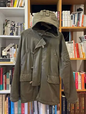 올리브색 변형 밀리터리 후드 부착 자켓