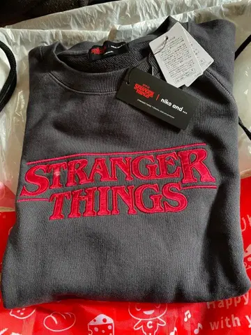 기묘한 이야기 니코앤드 맨투맨 L 사이즈