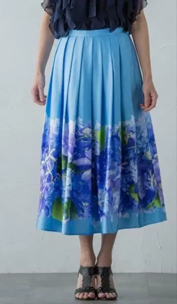 Viaggio Blu Hydrengea(하이드레인지아) 플레어 스커트