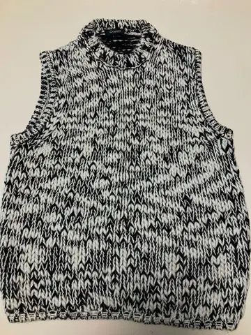 Cruciani 슬리브리스 니트 화이트 블랙