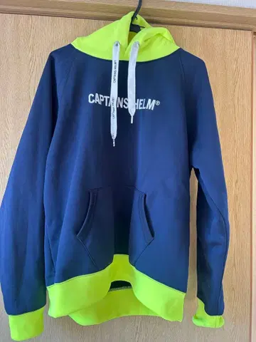 CAPTAIN'S HELM 후드 부착 후드티 네이비/라임