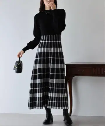 체크 무늬 플레어 롱 스커트