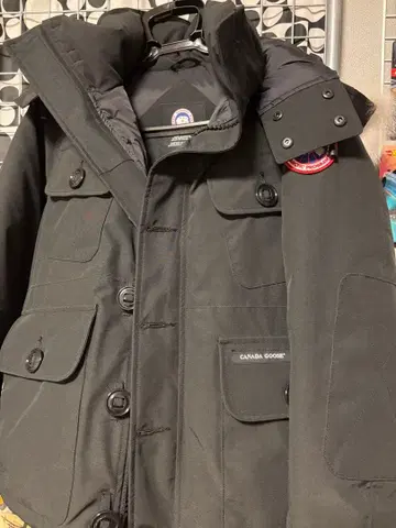 CANADA GOOSE 러셀 후드티 블랙 다운 자켓 SP