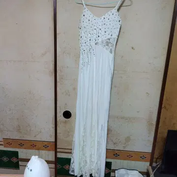 화이트 비쥬 장식 롱 드레스