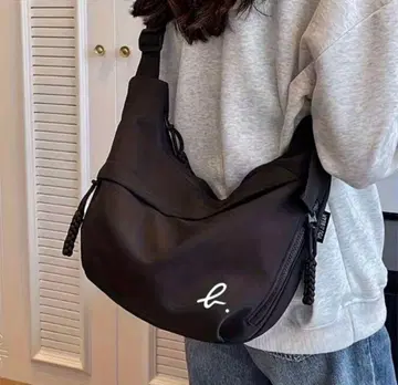 에네스베 agnes b. 블랙 로고 숄더백 미사용 새상품