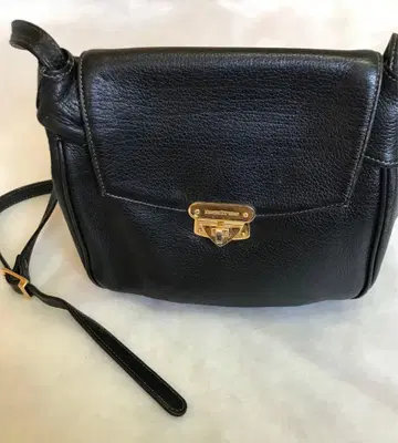 할메크 세대에게 추천하는 마드라스 천연 가죽 숄더백