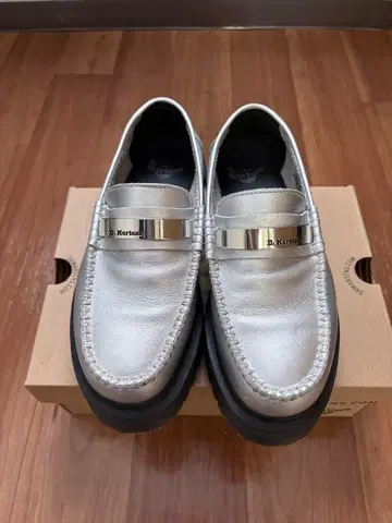 닥터 마틴 실버 로퍼