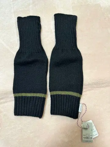 트리코 tricote 암워머 완판 색상 블랙 카키