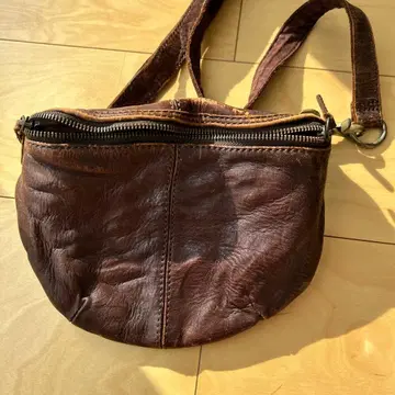 브라운 가죽 숄더백