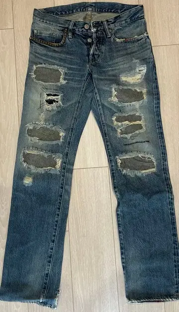 [중고] 데미지 가공 라이트 블루 데님 28인치