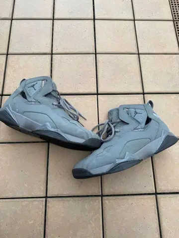 조던 그레이 하이컷 스니커즈