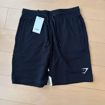 GYMSHARK 블랙 숏팬츠