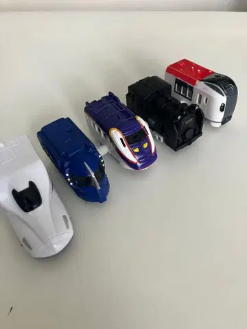 캡슐 프라레일 기차 4량 세트와 신칸센 세트