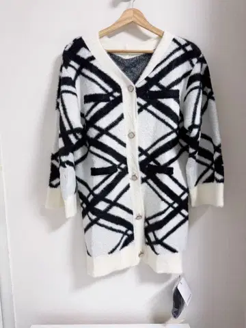 복슬복슬 체크 무늬 가디건