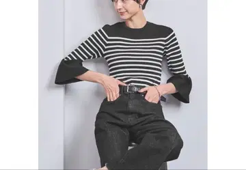 새상품급 UNITED ARROWS 핏 리브 플레어 슬리브 블랙 x 화이트