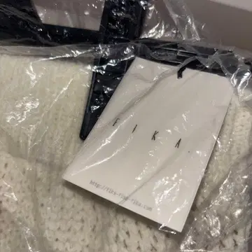 FIKA 아이보리 니트 타이트 스커트 새상품 정가 12000엔