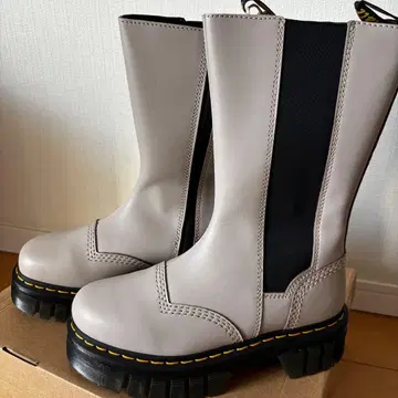 [ 미사용 ] Dr.Martens 오드릭 첼시 톨 UK6