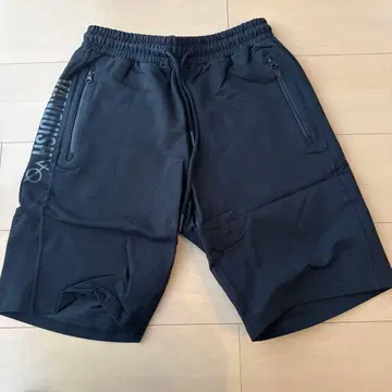 VANQUISHFITNESS 블랙 숏팬츠