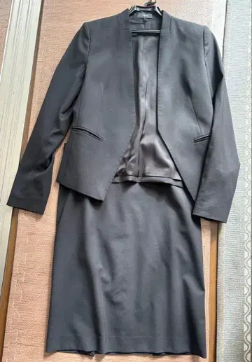 Theory 블랙 노카라 정장 스커트 사이즈 4