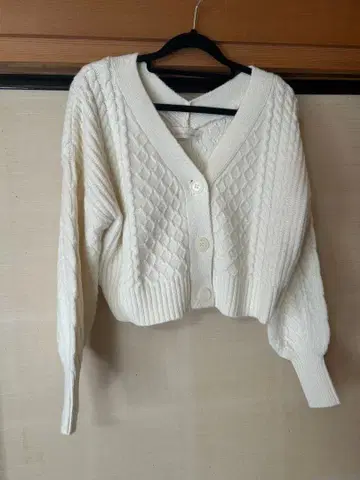 새상품 트란테안 케이블 짜임 크롭 가디건