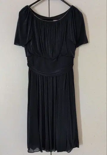 네이비 쉬폰 드레스 플레어 슬리브 어반 리서치