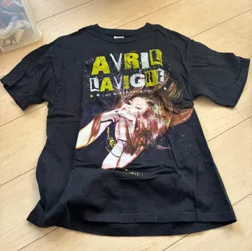 에이브릴 라빈 티셔츠