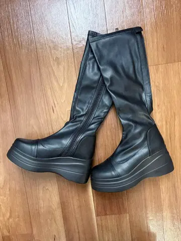 [새상품급] YOSUKE 블랙 통굽 롱 부츠 L 사이즈