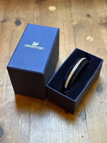 Swarovski 블랙 실버 뱅글 (새상품)