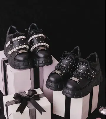 pium 프릴 벨트 볼륨 스니커즈