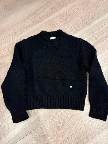 KUME 블랙 꽈배기 디자인 긴팔 스웨터