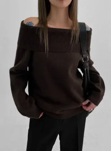 BLACKUP 오프숄더 브라운 니트
