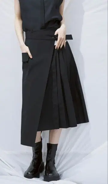 Blue Greed 블랙 플리츠 스커트 사이드 포켓 포함