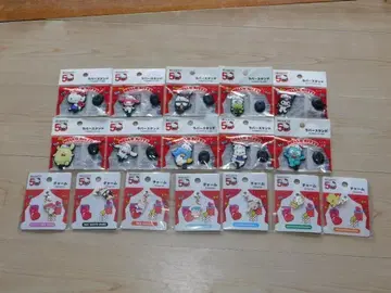 새상품 러버 스탠드 10종 + 참 7종 (헬로키티 50주년) 17개