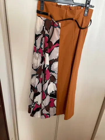 그랑더블 꽃무늬 스커트