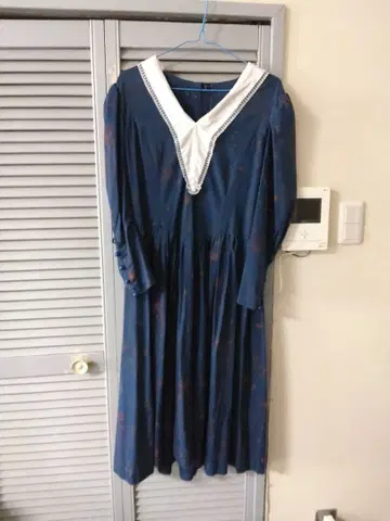 레어 카라 부착 꽃무늬 원피스 빈티지 네이비 플라워 프린트 퍼프 슬리브