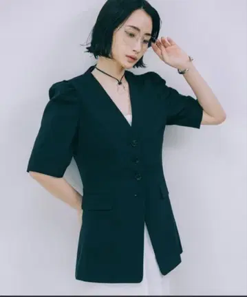 새상품급 BABYLONE 퍼프 슬리브 자켓 블랙 38 블랙