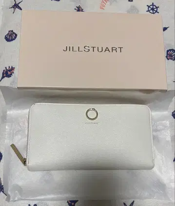 질스튜어트 장지갑 이터널