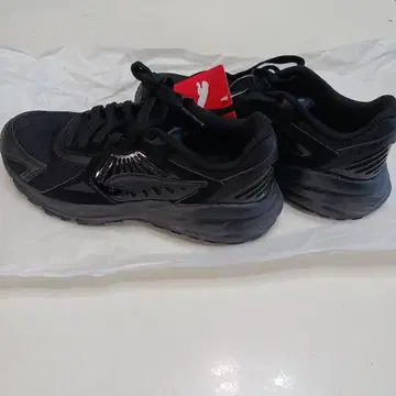 PUMA 힙노틱 2K2 블랙 23.5CM