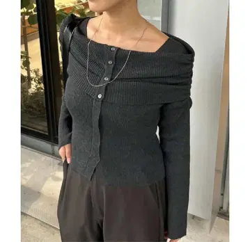 [ mystic ] 오프숄더 디자인 리브 니트