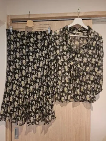 LAURA ASHLEY 꽃무늬 스커트 블라우스 셋업 실크