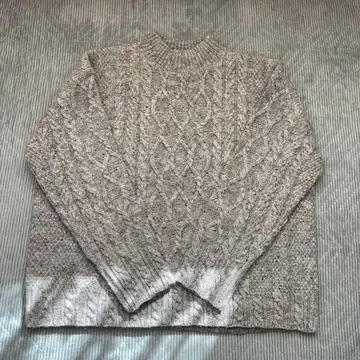 [새상품] 내추럴 랜드리 그레이색 케이블 짜임 니트