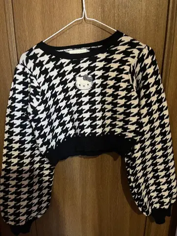 안미르 An MILLE 숏 기장 니트 키티