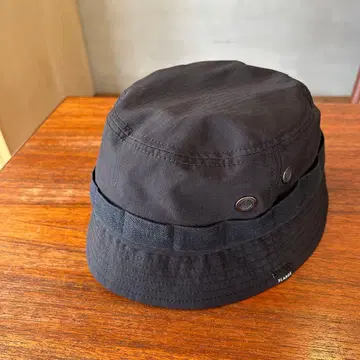 XLARGE 블랙 버킷햇