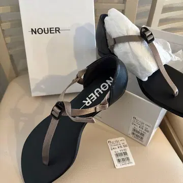 NOUER 그레이 플랫 샌들 새상품 정가 16500엔