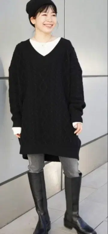 미사용 블랙 V넥 케이블 짜임 니트