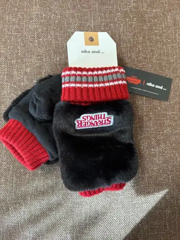 niko and - 기묘한 이야기 장갑